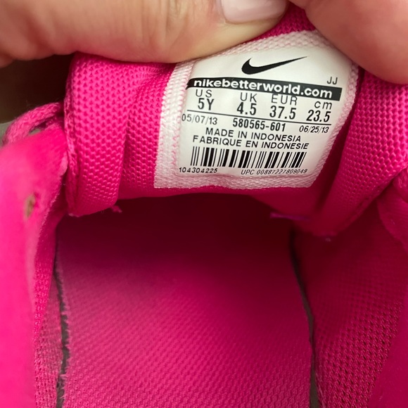 Nike Sneakers. Kids size 5. Pre-owned - Picture 3 of 5